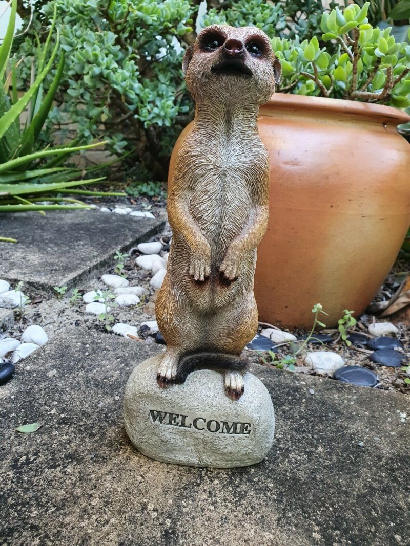 30CM STANDING MEERKAT ON WELCOME ROCK ANMIAL STATUE HOME GARDEN ORNAMENT