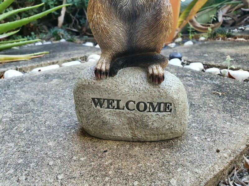 30CM STANDING MEERKAT ON WELCOME ROCK ANMIAL STATUE HOME GARDEN ORNAMENT - Image 4